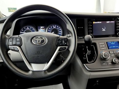 Used 2020 Toyota Sienna LE FWD image 29