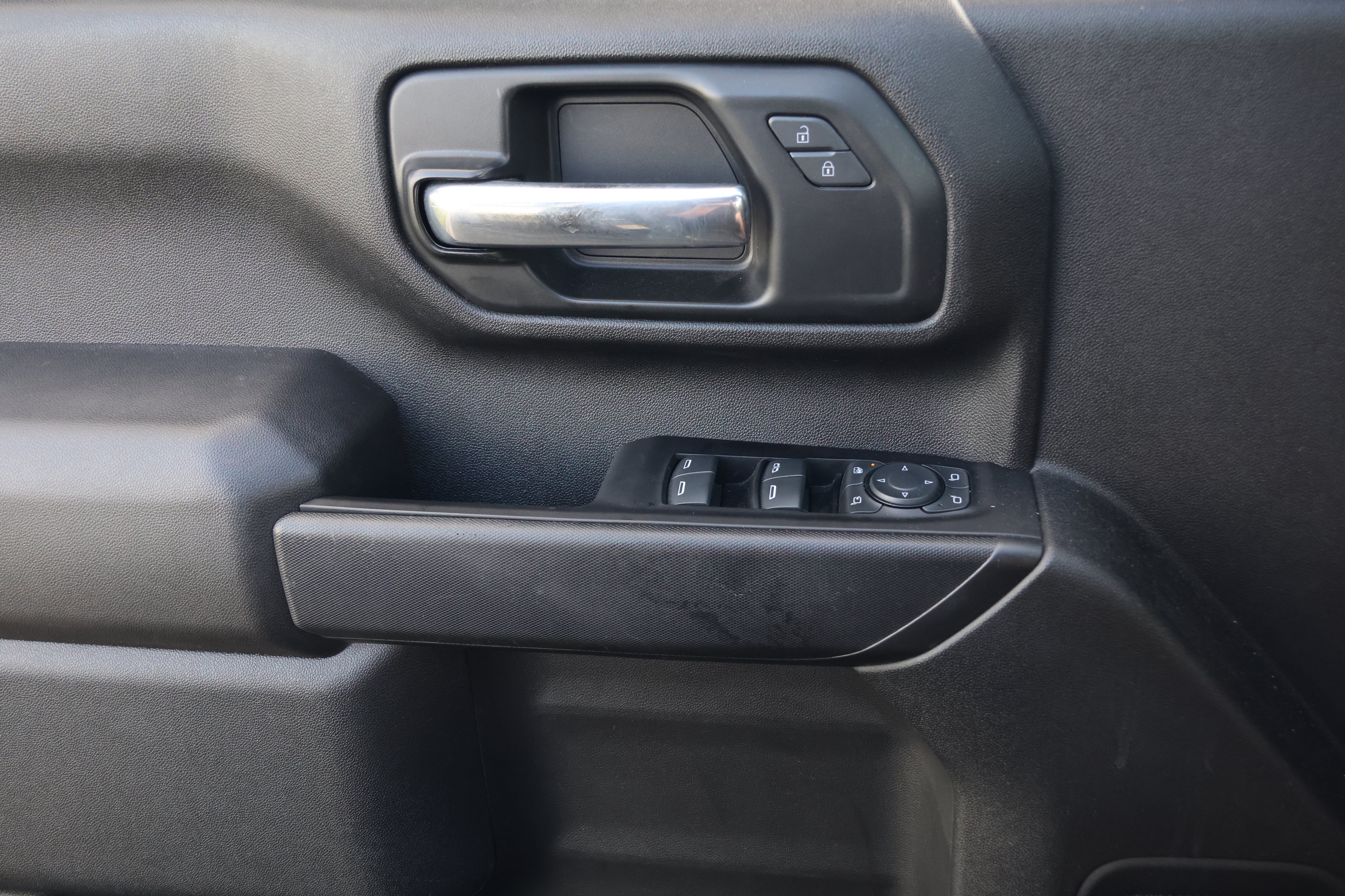 Used 2022 Chevrolet Silverado 2500 Custom w/ Custom Value Package AWD/4WD image 13