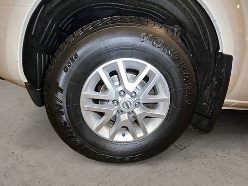 Used 2019 Nissan Frontier SV image 12