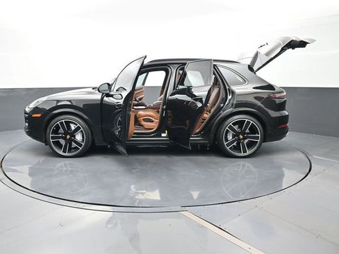 Used 2023 Porsche Cayenne Turbo image 28