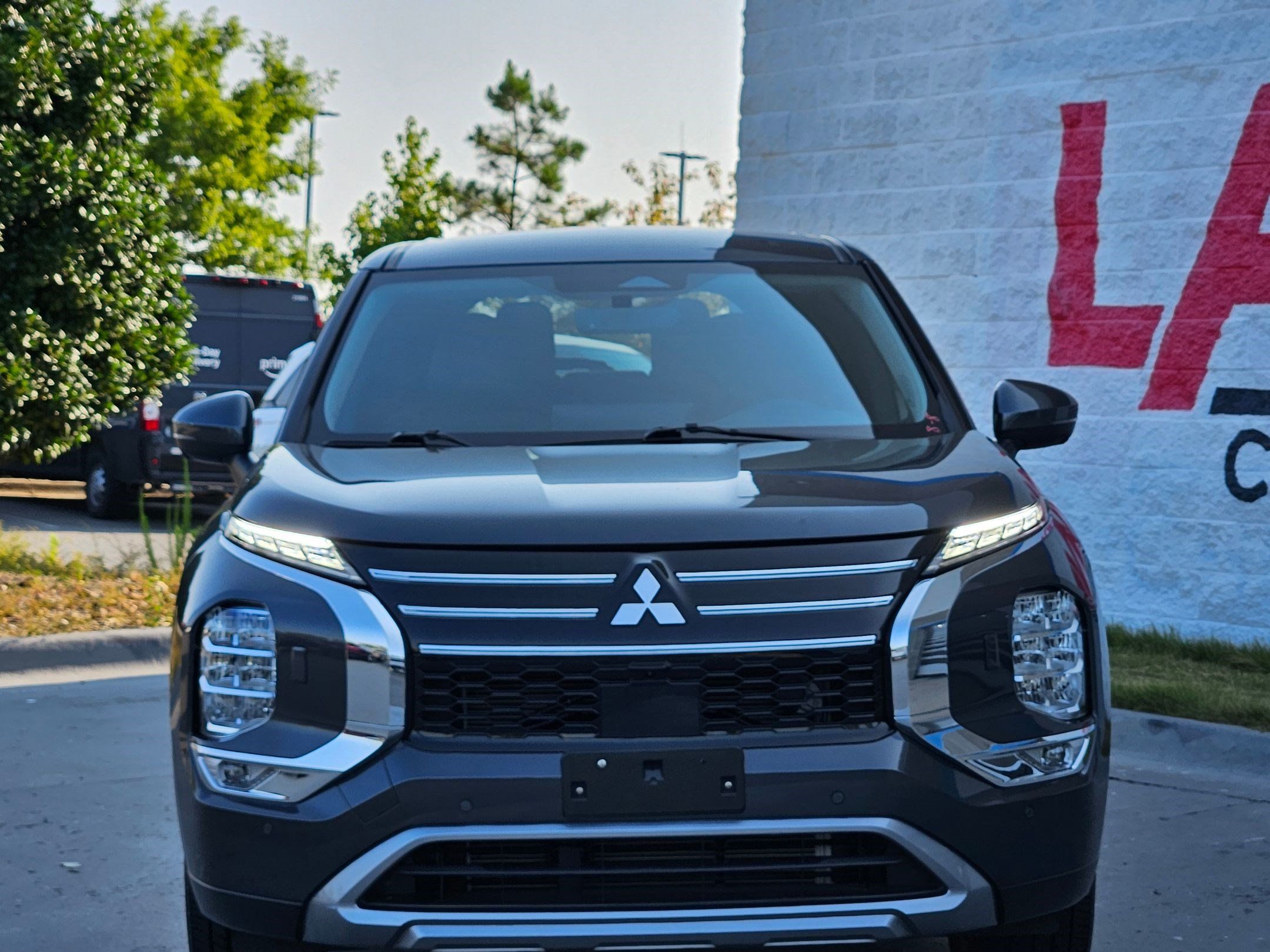 Used 2025 Mitsubishi Outlander SE AWD/4WD image 2