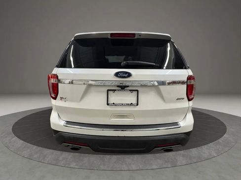 Used 2018 Ford Explorer XLT w/ Equipment Group 202A image 4