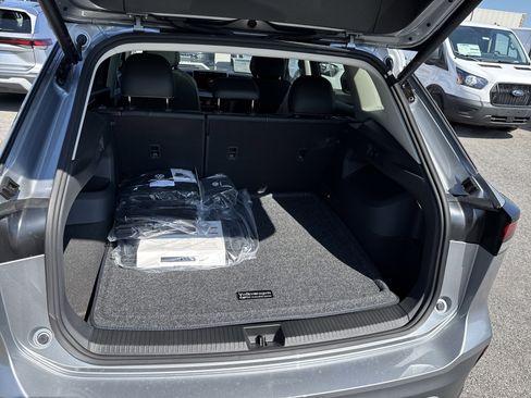 New 2025 Volkswagen Tiguan SE image 25