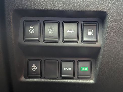 Used 2018 Nissan Rogue SL FWD image 12