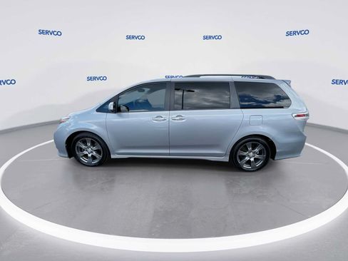 Used 2017 Toyota Sienna SE FWD image 5