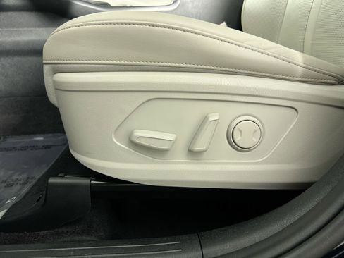 Certified 2025 Kia Sorento EX w/ Panoramic Sunroof Package image 13