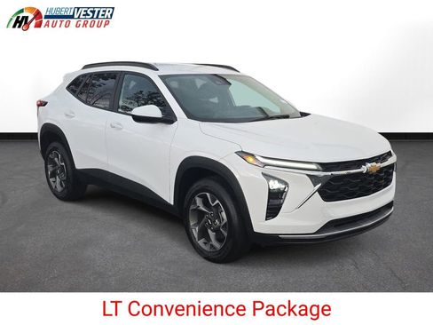 Used 2025 Chevrolet Trax LT w/ Driver Confidence Package image 4