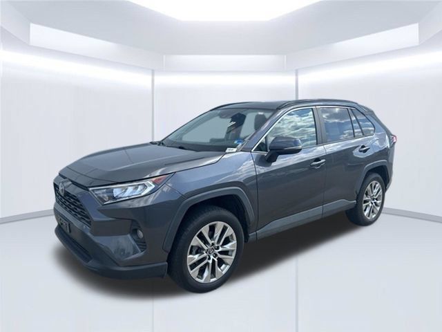 Used 2019 Toyota RAV4 XLE Premium w/ Cold Weather Package AWD/4WD image 14