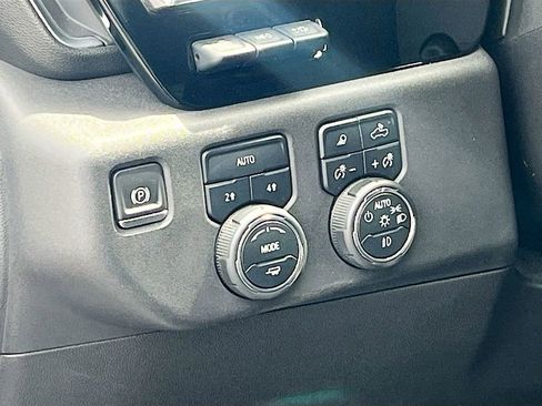 Used 2023 Chevrolet Silverado 1500 LTZ w/ Technology Package AWD/4WD image 10