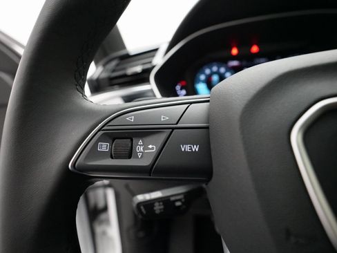 Used 2025 Audi Q3 2.0T Premium image 18