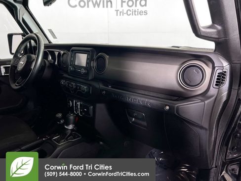 Used 2018 Jeep Wrangler Unlimited Sport S AWD/4WD image 29