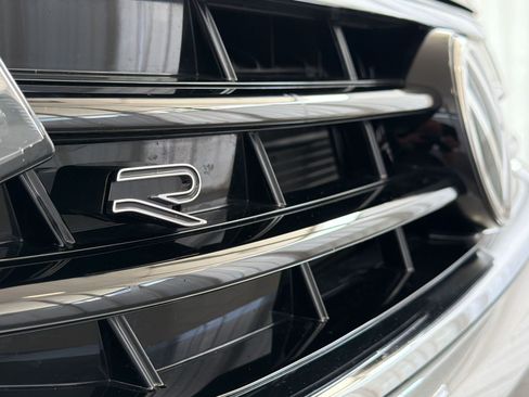Certified 2024 Volkswagen Tiguan SE R-Line AWD/4WD image 37