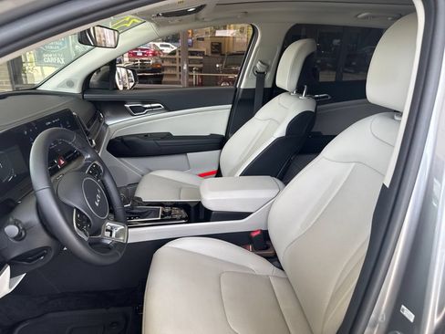 Used 2025 Kia Sportage EX w/ Premium Package FWD image 10