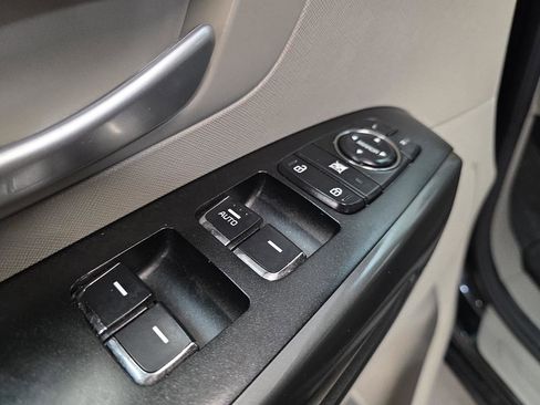 Used 2019 Kia Sedona EX image 21