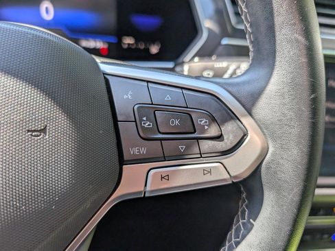 Used 2022 Volkswagen Tiguan SE image 34