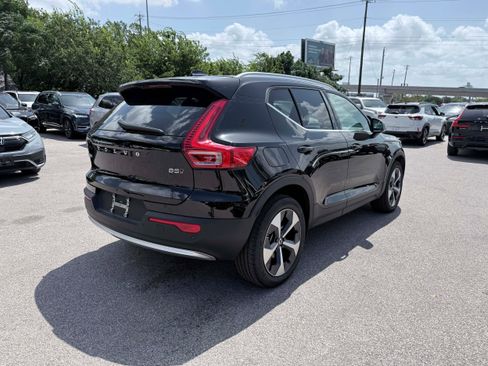 Certified 2025 Volvo XC40 B5 Plus AWD/4WD image 5
