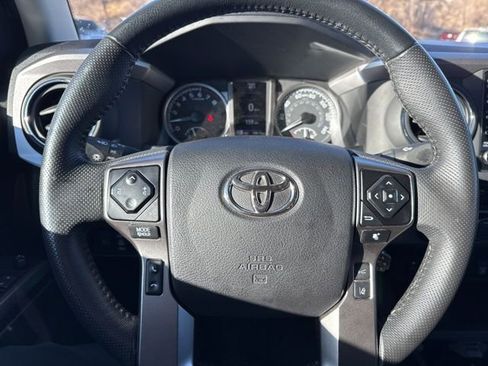 Used 2022 Toyota Tacoma SR5 w/ Trail Edition image 16
