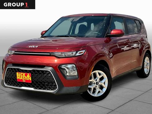 Used 2022 Kia Soul LX w/ Technology Package FWD image 1