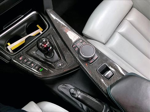 Used 2018 BMW M4 Convertible RWD image 34
