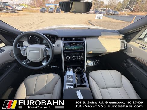 Used 2017 Land Rover Discovery HSE image 18