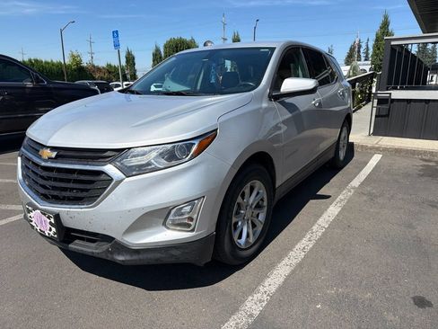 Used 2018 Chevrolet Equinox LT FWD image 2