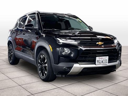 Used 2023 Chevrolet TrailBlazer LT FWD image 2