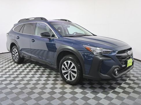 Used 2025 Subaru Outback Premium AWD/4WD image 8