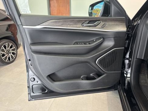 New 2026 Jeep Grand Cherokee L Limited AWD/4WD image 21