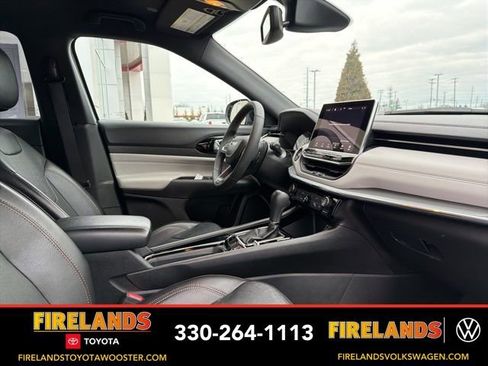 Used 2023 Jeep Compass Limited image 28