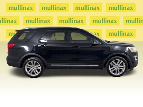 Used 2016 Ford Explorer XLT w/ Equipment Group 202A FWD image 2