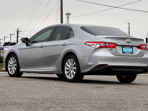 Used 2018 Toyota Camry L image 6