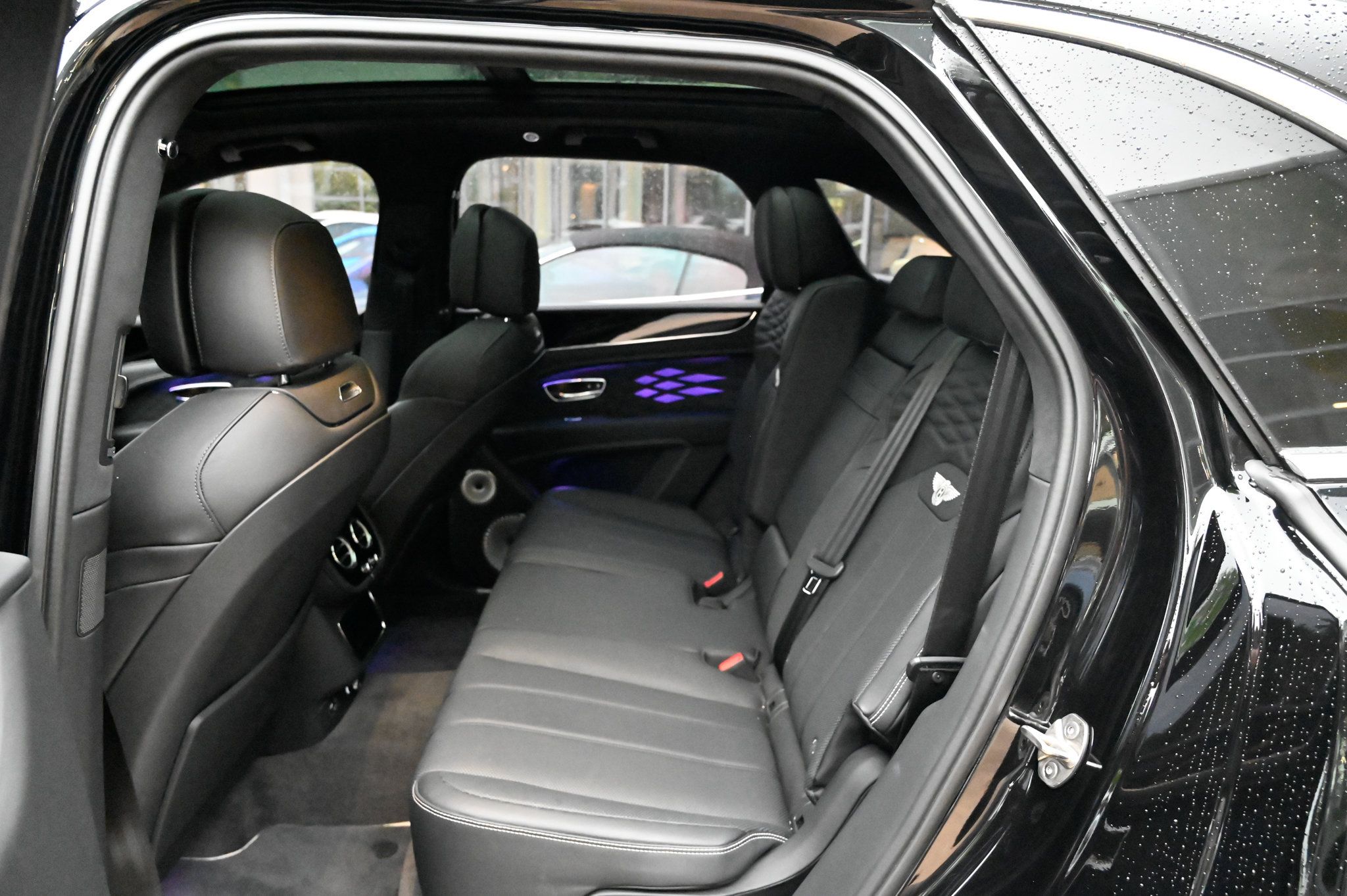 Used 2025 Bentley Bentayga AWD/4WD image 39