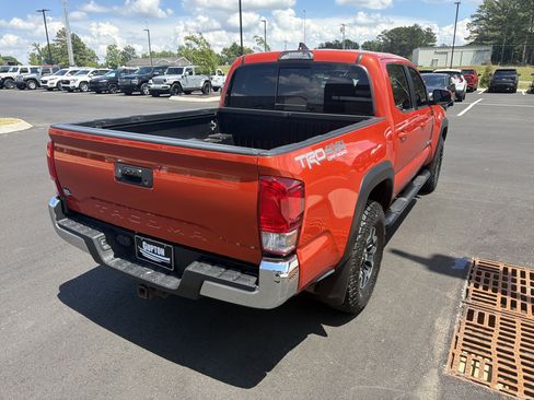 Used 2017 Toyota Tacoma TRD Off-Road w/ Tow Package (A/T) AWD/4WD image 11