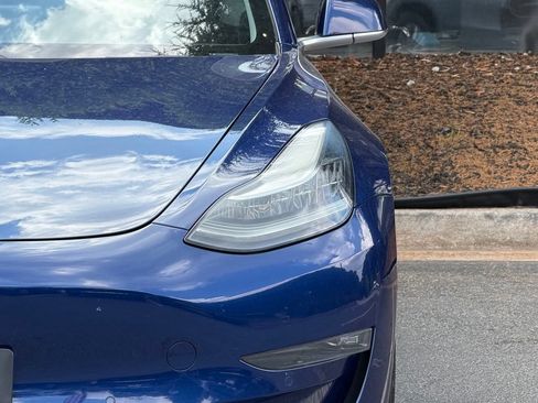Used 2018 Tesla Model 3 Long Range RWD image 4