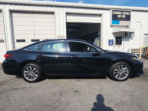 Used 2019 Toyota Avalon XLE w/ Moonroof Package FWD image 6