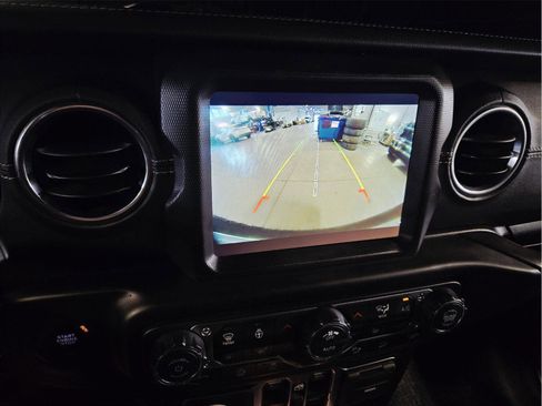 Used 2019 Jeep Wrangler Unlimited Sahara AWD/4WD image 23
