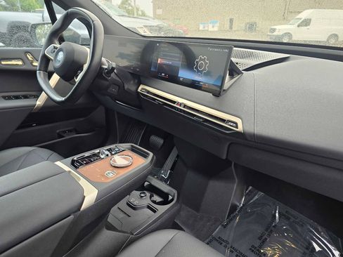Used 2023 BMW iX xDrive50 w/ Premium Package AWD/4WD image 12