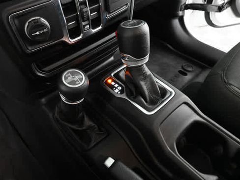 Used 2022 Jeep Gladiator Sport image 26