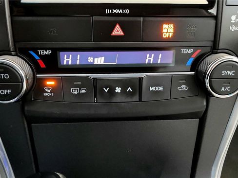 Used 2016 Toyota Camry XLE image 30