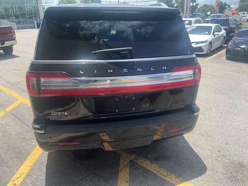 Used 2019 Lincoln Navigator Select w/ Technology Package RWD image 4