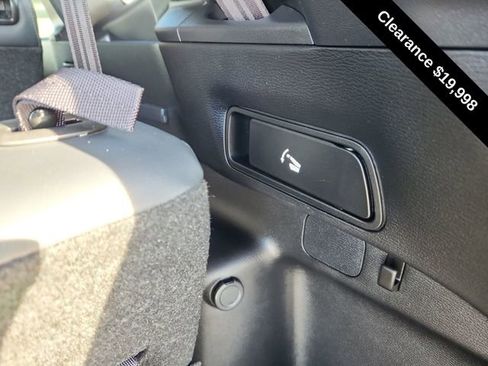 Used 2024 Mitsubishi Outlander SE image 29