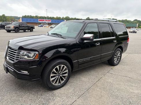 Used 2016 Lincoln Navigator Select AWD/4WD image 7