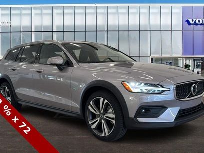 New 2026 Volvo V60 B5 Cross Country Plus w/ Climate Package
