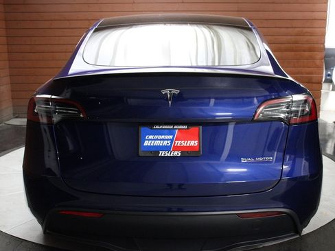 Used 2024 Tesla Model Y Performance image 11