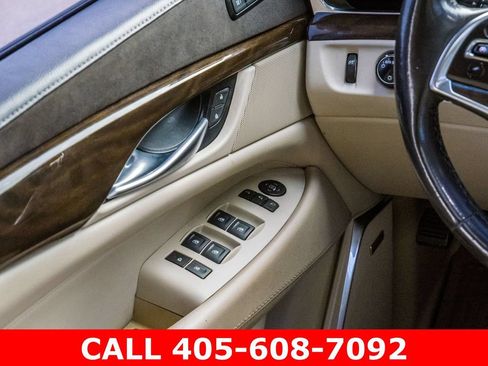 Used 2018 Cadillac Escalade Luxury RWD image 31
