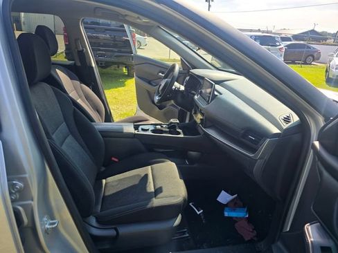 Used 2024 Nissan Rogue SV AWD/4WD image 39