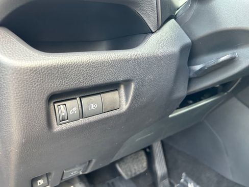 Used 2021 Toyota RAV4 LE AWD/4WD image 22