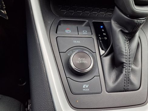 Certified 2024 Toyota RAV4 LE AWD/4WD image 14