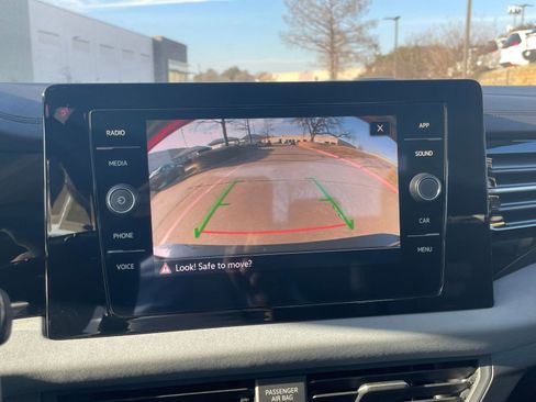 Used 2025 Volkswagen Jetta SE image 27