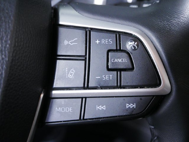 Used 2022 Toyota Highlander XLE AWD/4WD image 21